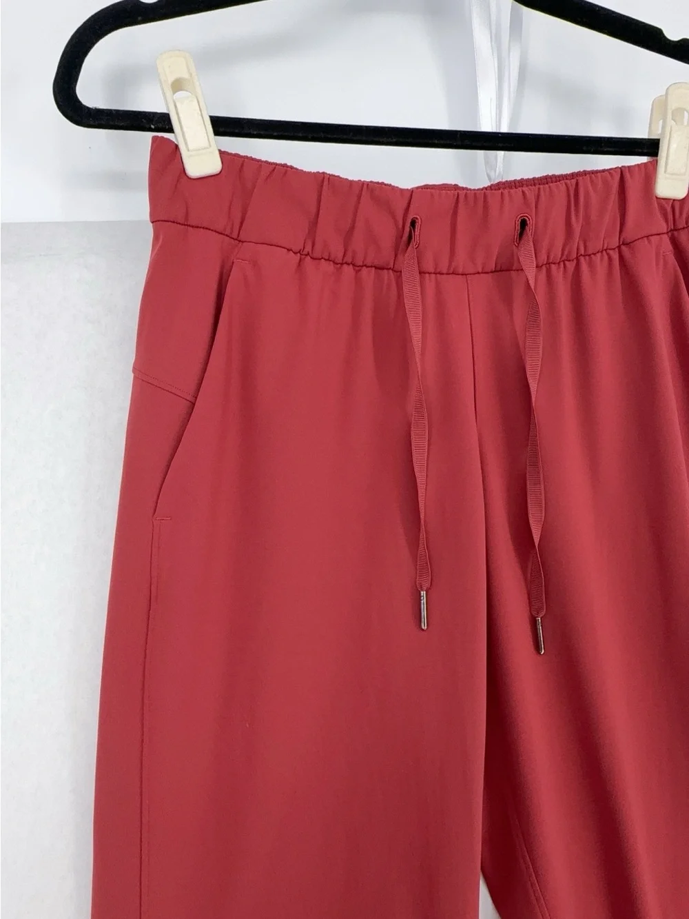 Lululemon Pants Womens Sz 6  Jogger Maroon Drawstring Cropped nwot